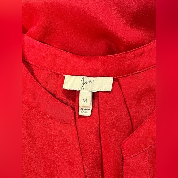 JOIE Red sleeveless split V neck top size M. - Picture 8 of 11